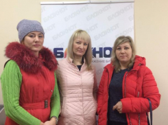 Родители заступились за воспитательницу, уличенную в фотосете в Волжском