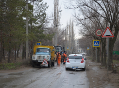 В Волжском залатали улицу Советскую