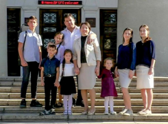 Многодетных волжан наградили орденом «Родительская слава»