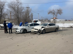 2 человека пострадали в аварии с BMW в Волжском