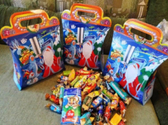 Шоколад и 13 разновидностей карамели получат школьники Волжского в сладком подарке