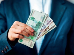 У половины волжан зарплата не приближается к среднему уровню - у другой к минимальному