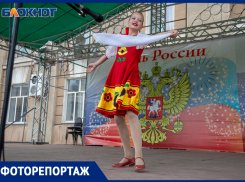 Патриотическим народным концертом завершили празднование Дня России в Волжском