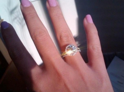 Администратор ювелирки вымогал деньги у волжанки за доставку кольца