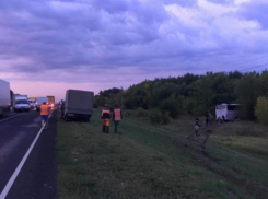Трое человек погибли в ДТП с рейсовым автобусом в Волгоградской области