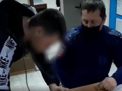Пьяного угонщика не остановила даже стрельба: погоня попала на видео