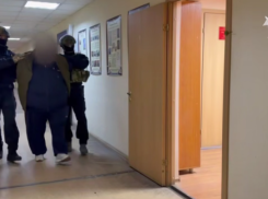 Под стражу до февраля: блогера Ульянова арестовали по подозрению в вымогательстве