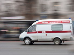 Под Волгоградом на руках врачей после ДТП скончалась 39-летняя женщина