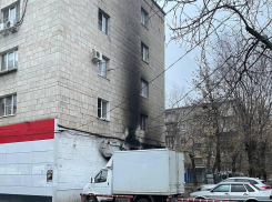 В Волжском ночной пожар на Энгельса поднял с постелей десятки жильцов