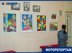 Чтобы помнили. В Волжском открылась выставка детских работ про войну 