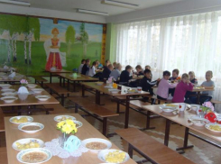 Родители в Волжском возмутились : содержание ребенка в школе стало почти вдвое дороже