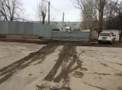 Недостроенный гипермаркет ОБИ наносит все больший урон благоустройству Волжского