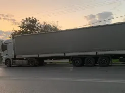 Водителей большегрузов продолжают штрафовать в Волжском