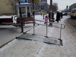 Власти Волжского не знают, что делать с нелепым пандусом