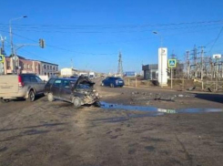 Под Волжским утром не поделили дорогу два отечественных авто: пострадал один из водителей