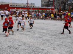 В Волжском состоялся праздничный фестиваль по футболу