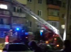 В Волжском пожар в квартире попал на видео