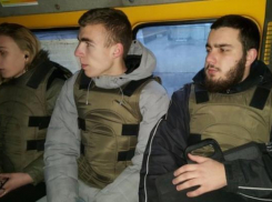 Молодогвардейцы в бронежилетах проехались на маршрутке по Волгограду