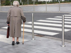 Сбитая на краю дороги 86-летняя бабушка поспешила обратится в волжский травмпункт