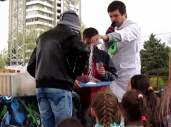 Ливневый дождь прогнал фокусников, аниматоров и отдыхающих горожан с открытия парка «Волжский»