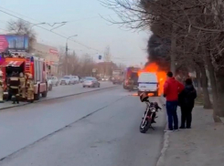 В Волгограде горела полицейская машина