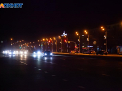 Теплый желтый свет напугал жителей Волжского рано утром