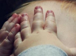 Волжского изверга, забившего до смерти 7-месячную дочь, осудили