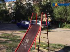 Большинство волжан не устраивают детские площадки, расположенные во дворах