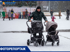 Новогодняя сказка пришла в Волжский 4 января: фото первого снегопада 2024 года