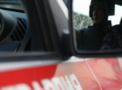 В Волжском мужчина убегал от силовиков из-за ворованного коньяка