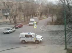 Волжский патрулируют машины полиции с громкоговорителями