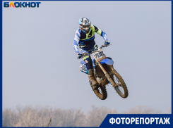 Адреналин, спортивный дух и 3 тысячи зрителей: мотокросс в Волжском