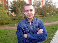 Волжанин Павел Великжанин - участник симпозиума «Волошинский сентябрь» - просит поддержать его в голосовании