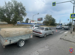 Машина отлетела в пешехода: жесткая авария с пострадавшими случилась в Волжском