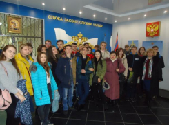 Одиннадцатиклассники познакомились с полицией Волжского