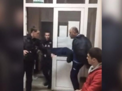 За сломанный нос полицейского волжанина наказали полутора годами колонии