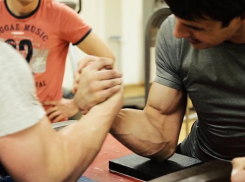 Открытый чемпионат по армрестлингу прошёл в Волжском 