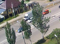 Видео ДТП: Daewoo Matiz сбил женщину в Волжском