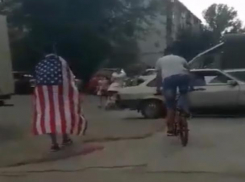 Звездно-полосатый патриот удивил горожан в волжских переулках