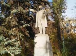 В Волгограде снесли памятник Ленину рядом с колледжем