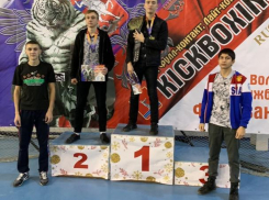 Кикбоксеры померились силой в «Авангарде»