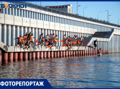 Четыре десятка волжан переплыли Волгу туда и обратно. Зачем?