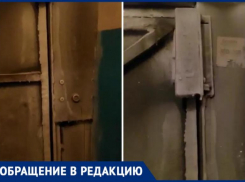Подъезд заледенел изнутри из-за постоянной сырости в подвале МКД в Волжском