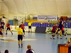 Волгоградский «Каустик» одержал вторую победу подряд