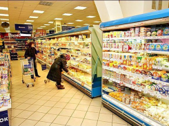 В Волгоградской области цены на некоторые овощи и фрукты поднялись, а на молоко и сахар снизились