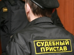 В Волжском начальник отдела судебных приставов задолжала банку почти полмиллиона
