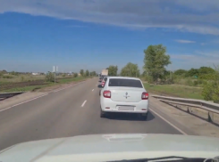 Волжский - город дисциплинированных водителей: никто не нарушил ПДД в пробке на мосту