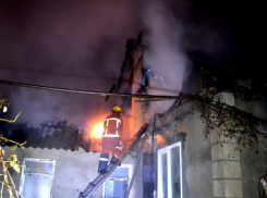 За сутки горели гараж, чердак и здание