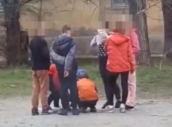 Волжане стали свидетелями недетского развлечения во дворе 