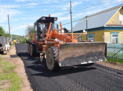 Волжане сами отремонтировали дорогу в поселке Красноооктябрьском